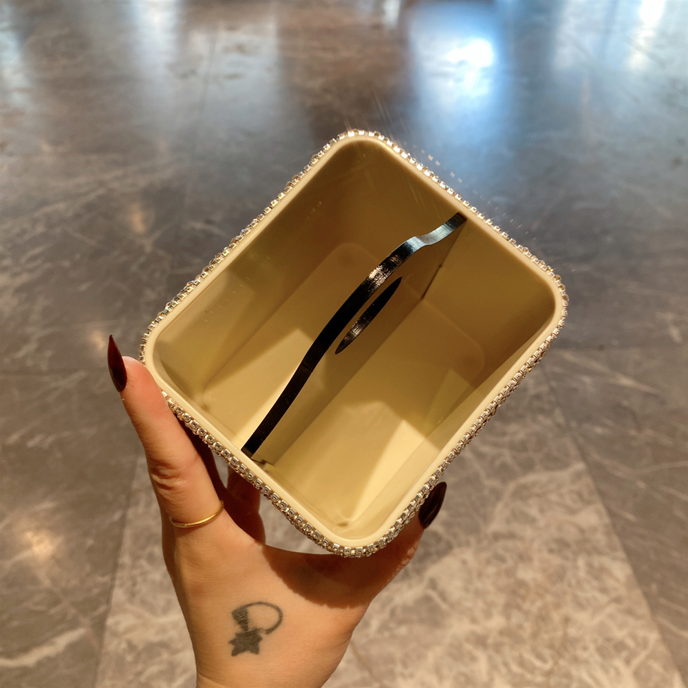 Division Desktop Box dla kobie – Luxury Skincare For Women recenzja i cena